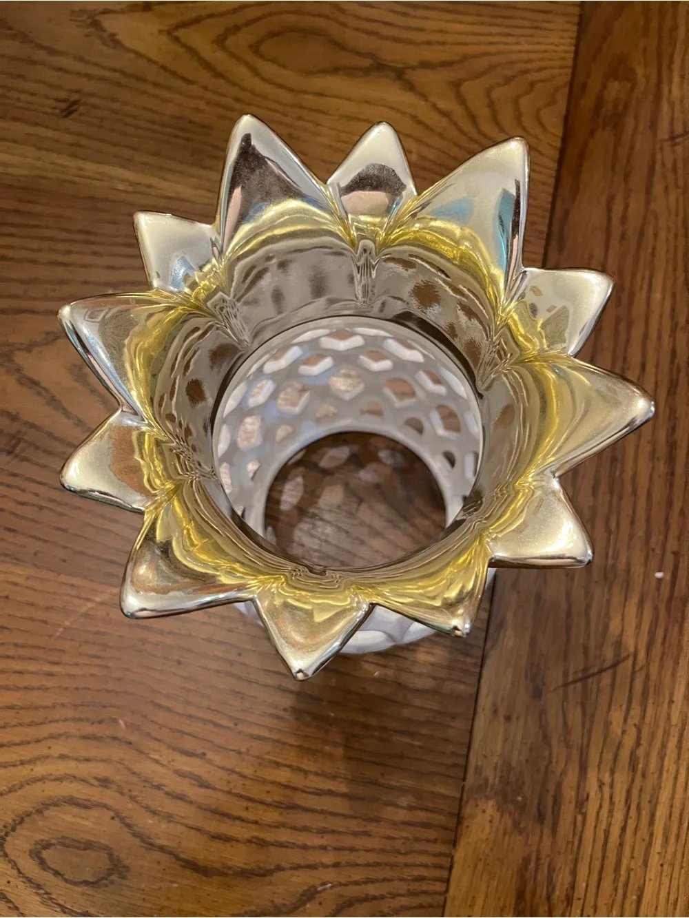 Gold and‎ White Ceramic Pineapple Candle Holder - No base